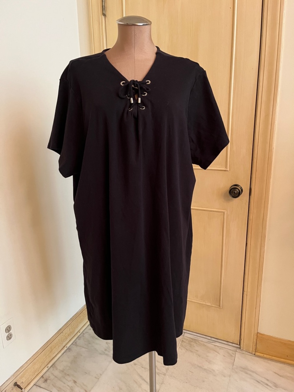 CARMEN MARC VALVO Minimal Casual BK Lace-Up Silver Grommet S.SLV Shift Dress 3X